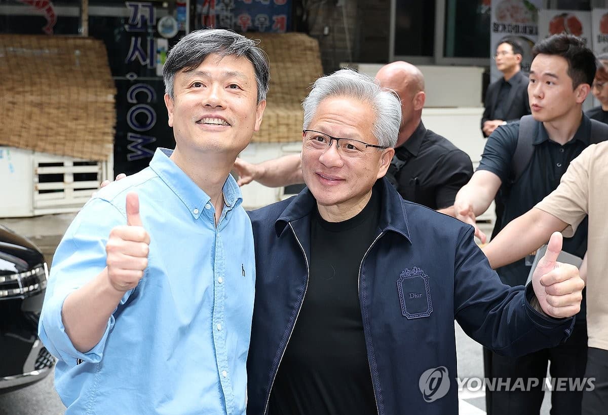 엔비디아 젠슨 황 CEO, 잠실 시구 지도는 두산 외국인 투수 잭 로그
