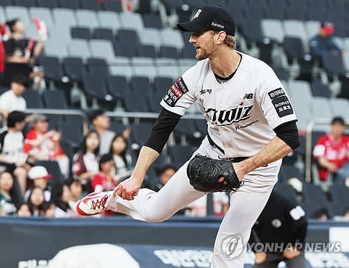 kt 보쉴리, 어깨 부상으로 최대 6주 재활…다승 공동 선두팀 타격