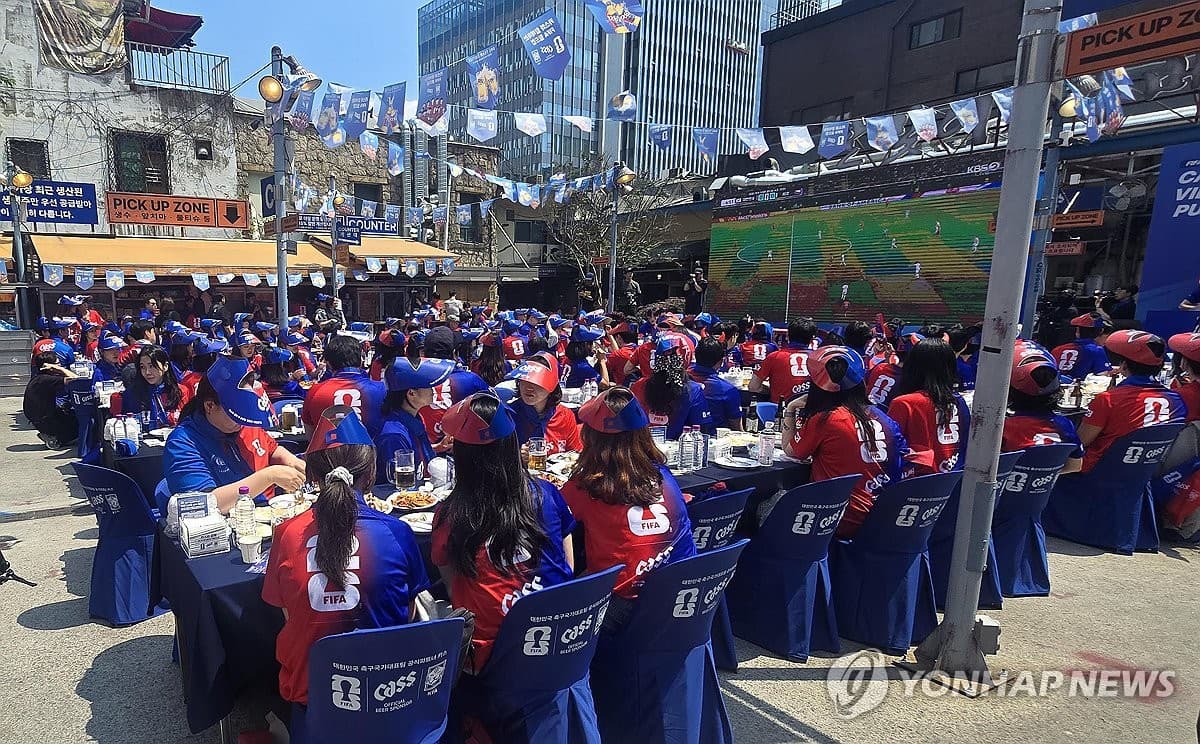 2026 월드컵 개막, 식품업계 '치맥·팝업' 응원 마케팅 열기