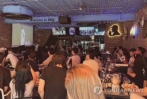 체코전 응원 열기에 치킨업계 '대박'…BHC·BBQ 매출 4배 증가