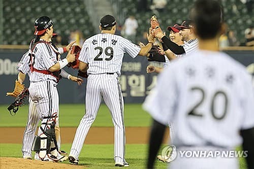 LG, '불펜 데이'로 40승 달성…1.5게임 차 단독 1위 질주