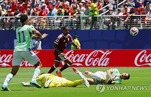 스위스 PK 오프사이드 논란…네빌 'FIFA는 독재' 비판