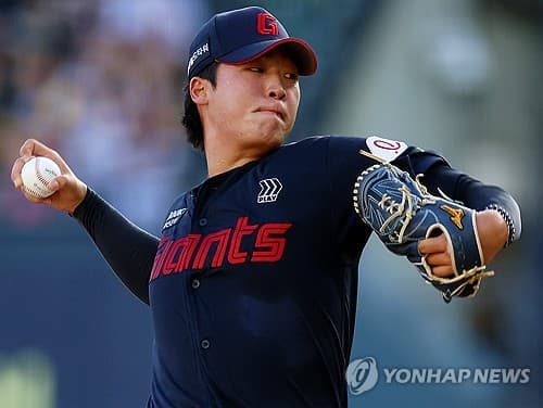 '6이닝 5실점 패전' 이민석을 칭찬한 롯데 김태형 감독
