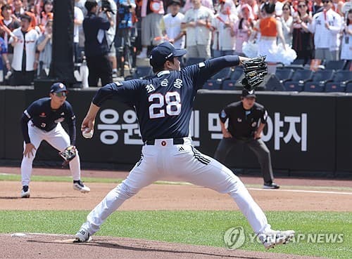 김원형 두산 감독 "최승용 2점 홈런, 힘 많이 들어가" kt전 평가